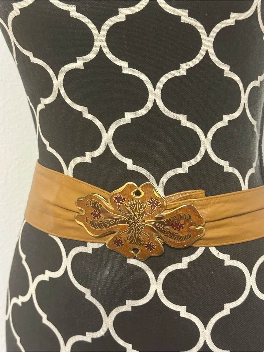 Vintage 70s Leather metal Floral Belt Size Medium